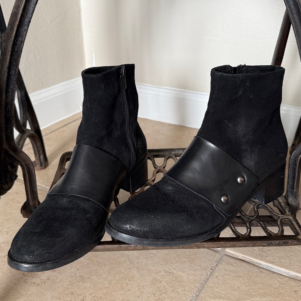 Stelle Monelle Black Ankle Boots w- leather strap across + Side Studs Size EU 40 - Picture 2 of 8